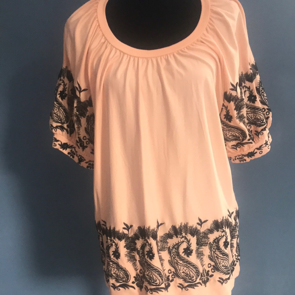 Cupio Blush peach w/ black embroiderey. Size XL